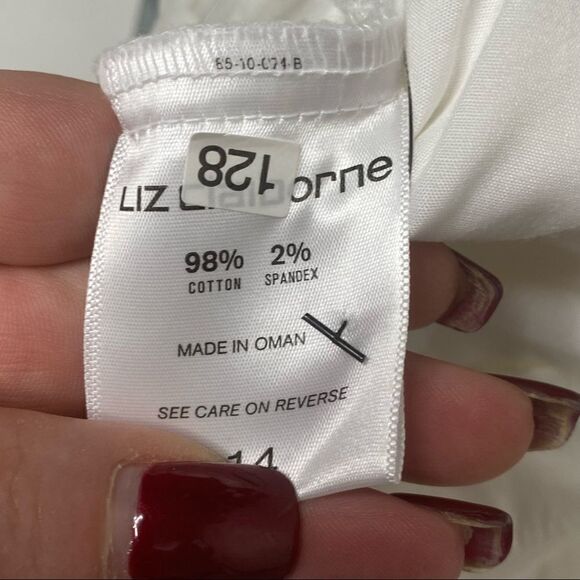 Liz Claiborne | NWT Classic White Shorts - Picture 4 of 6